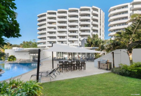 Le Mirage- Stylish, central apartment with pools, sauna, more